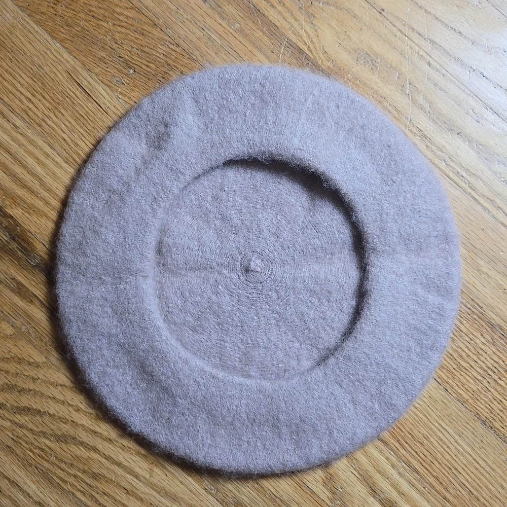 BN Urban Outfitters 100% wool beige tan beret - Picture 3 of 4